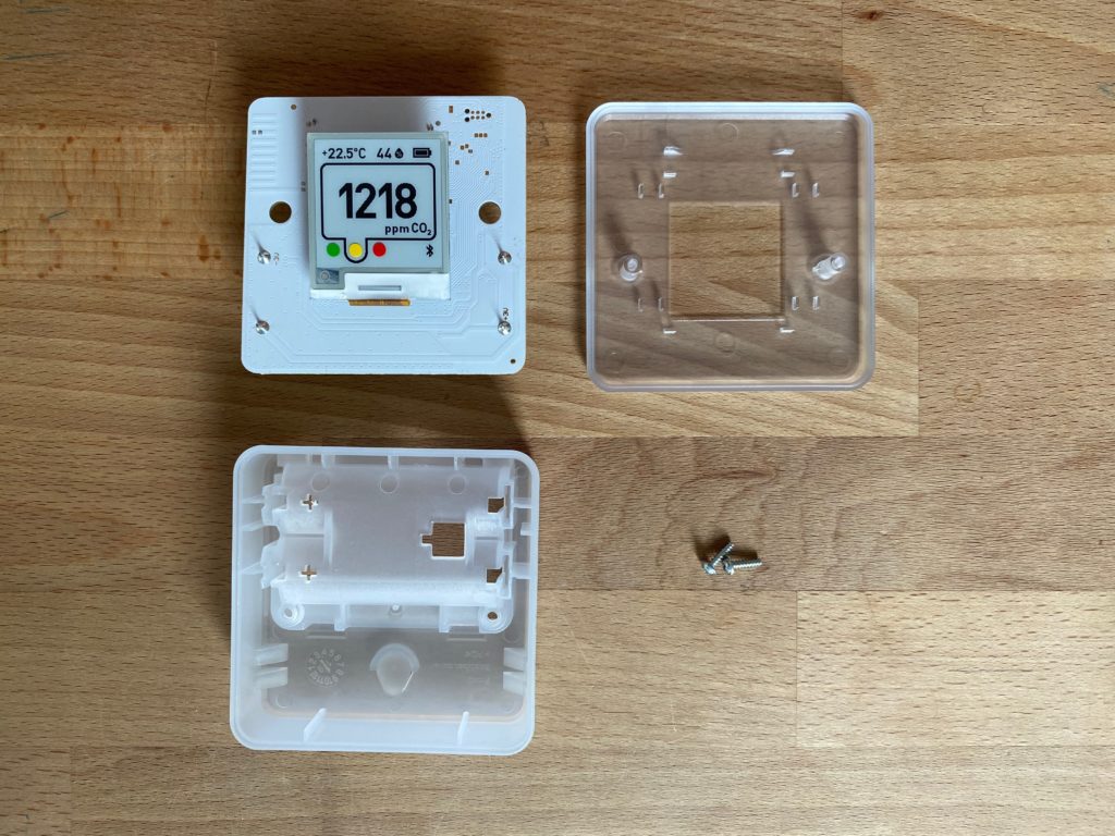 Case and the circuit board of the Aranet4 CO2, temperature and humidity sensor