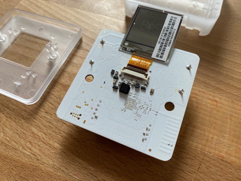 eInk driver circuit with unpopulated circuit for WiFi or Lora connectivity of the Aranet4 CO2, temperature and humidity sensor