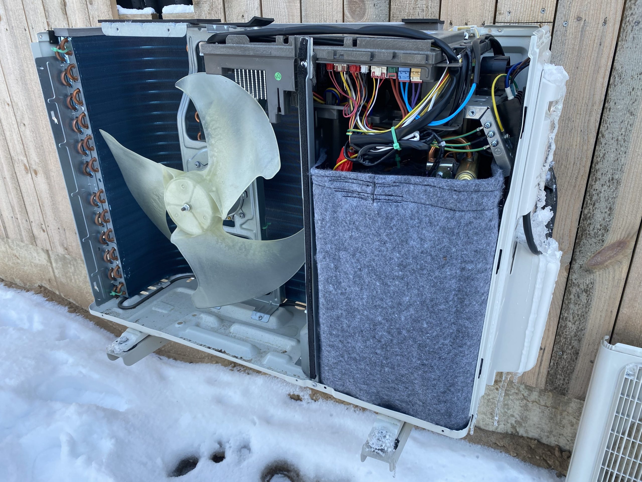 Gree GWH09YD-S6DBA2A outdoor unit