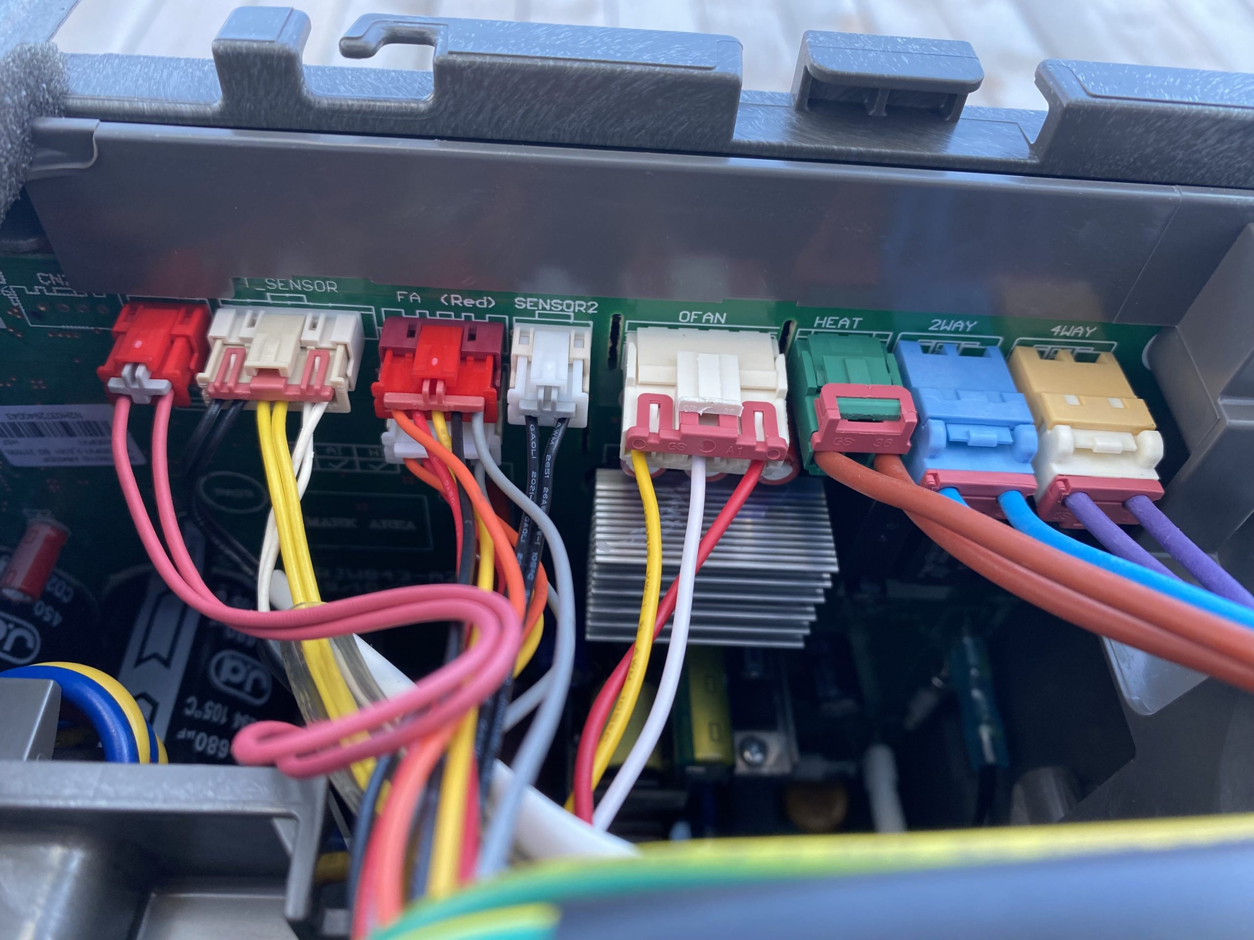 Gree GWH09YD-S6DBA2A outdoor unit element connections