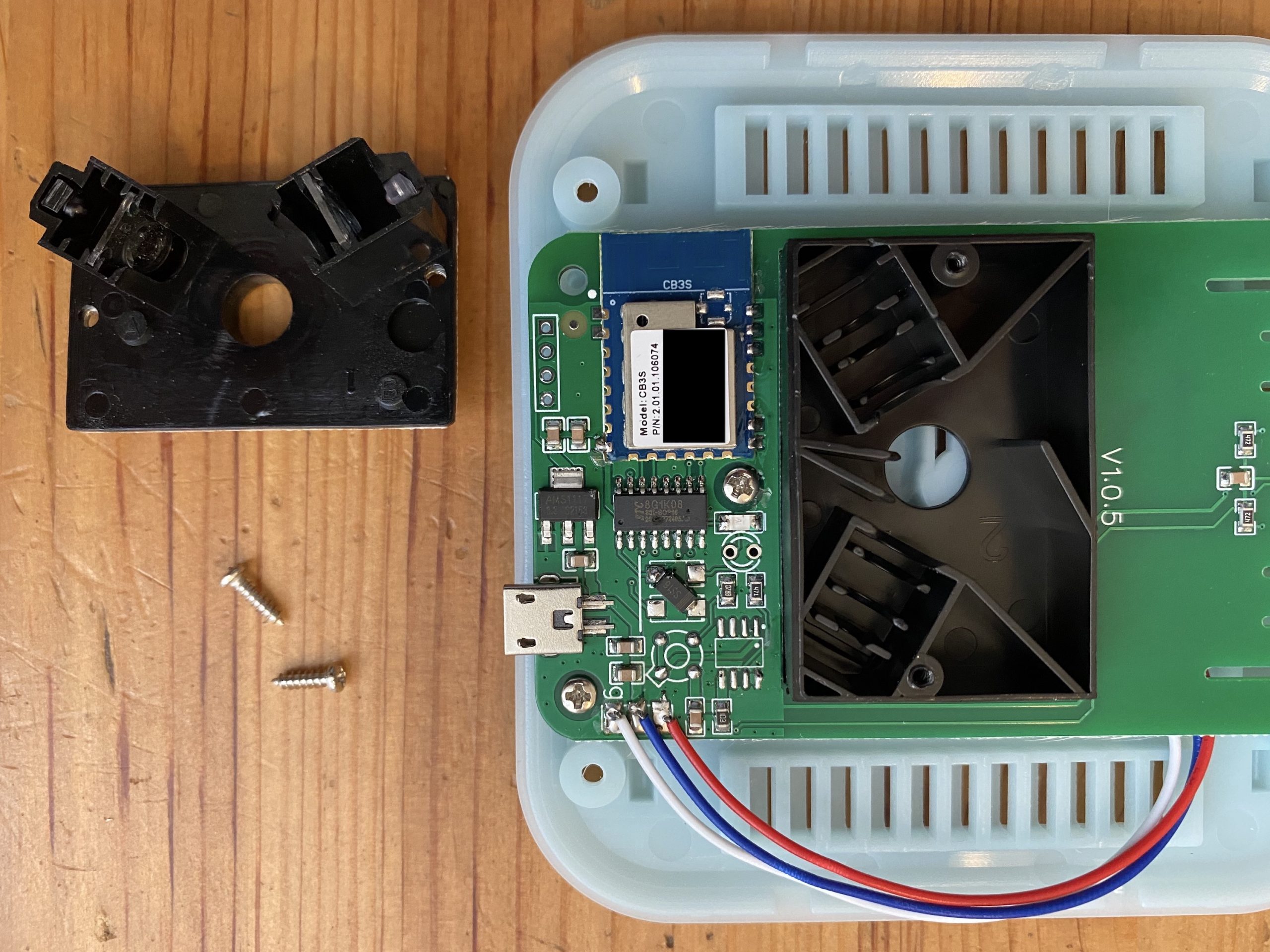 Tuya Détecteur WiFi 6 en 1 de qualité de l'air PM2.5 TVOC CO2 CH2O moniteur  de température et d'humidité intelligent multi détecteur noir : :  Commerce, Industrie et Science