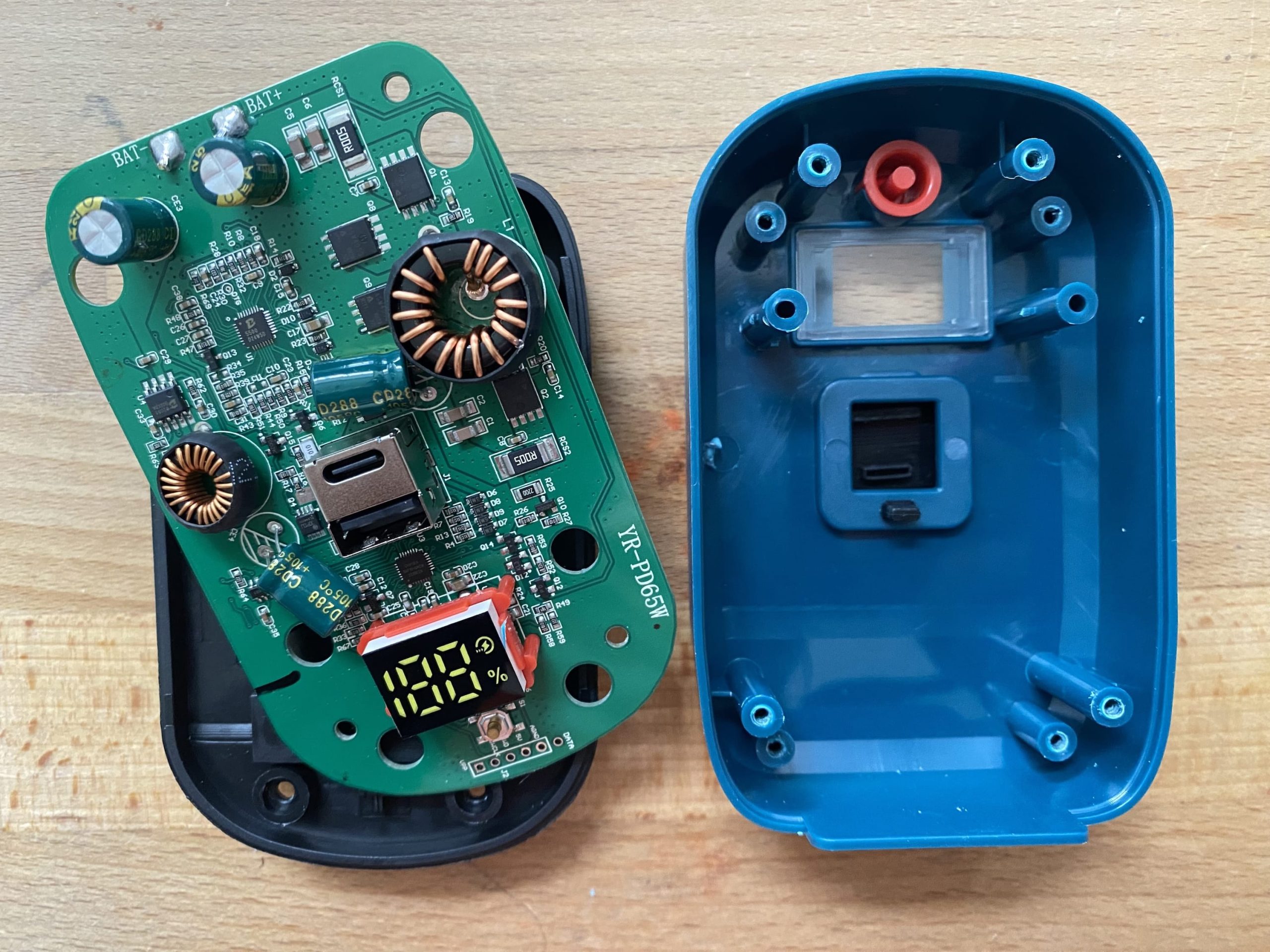 YR-PD65W PCB with CSU3AF10 charge controller for 18V power tool batteries