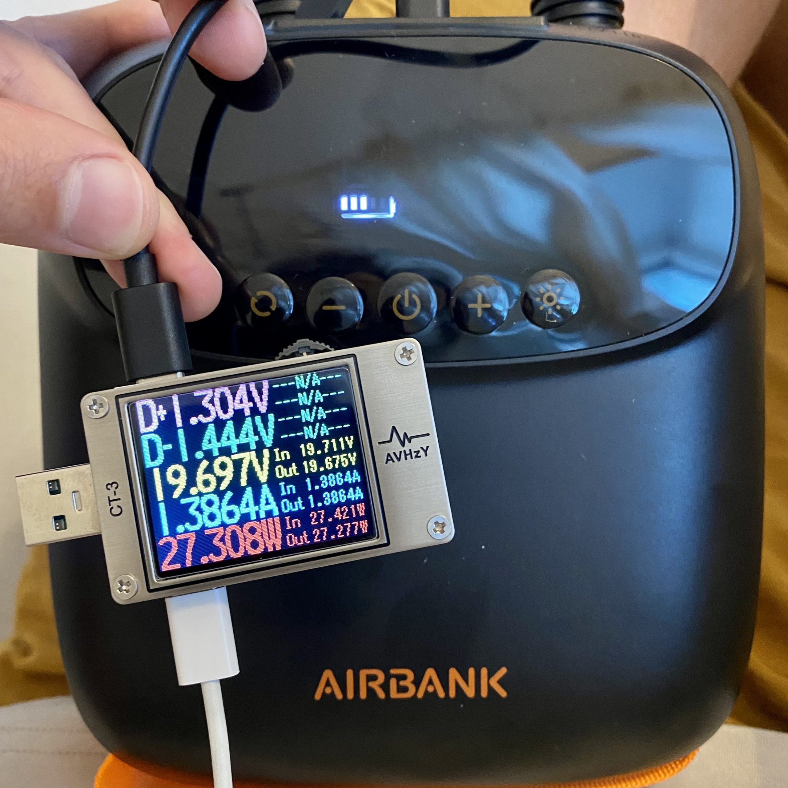 Charging Airbank D13 Puffer Pro via USB-C QC3 at 30W (20V)